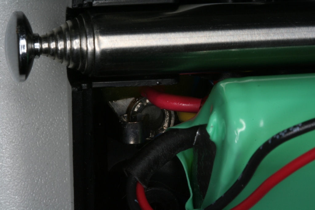 Vorteil der geschalteten Klinkenbuchse: es kann mit internem Piezopiepser oder externer Tonquelle geflogen werden<br />Der Akku findet auch noch Platz