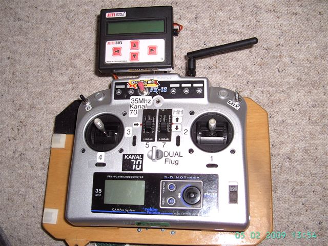 Jeti-Box Befestigung an FX-18 003.jpg