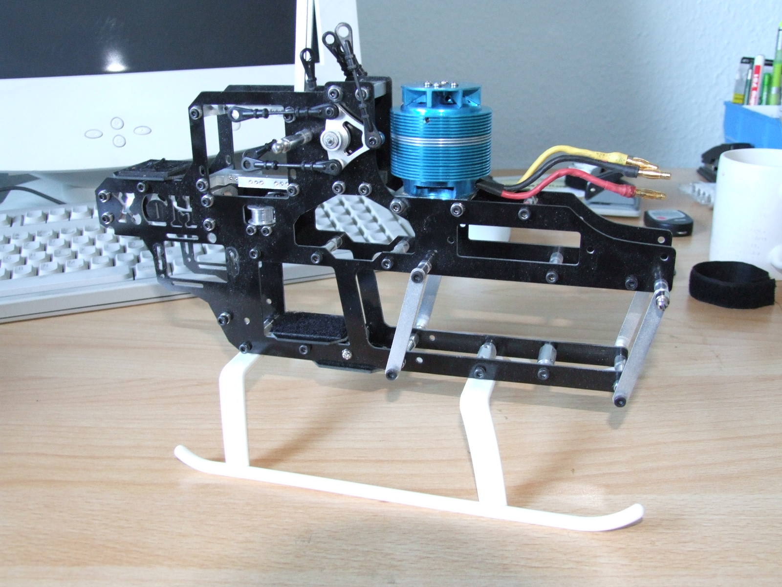 Das Chassis mit Motor.