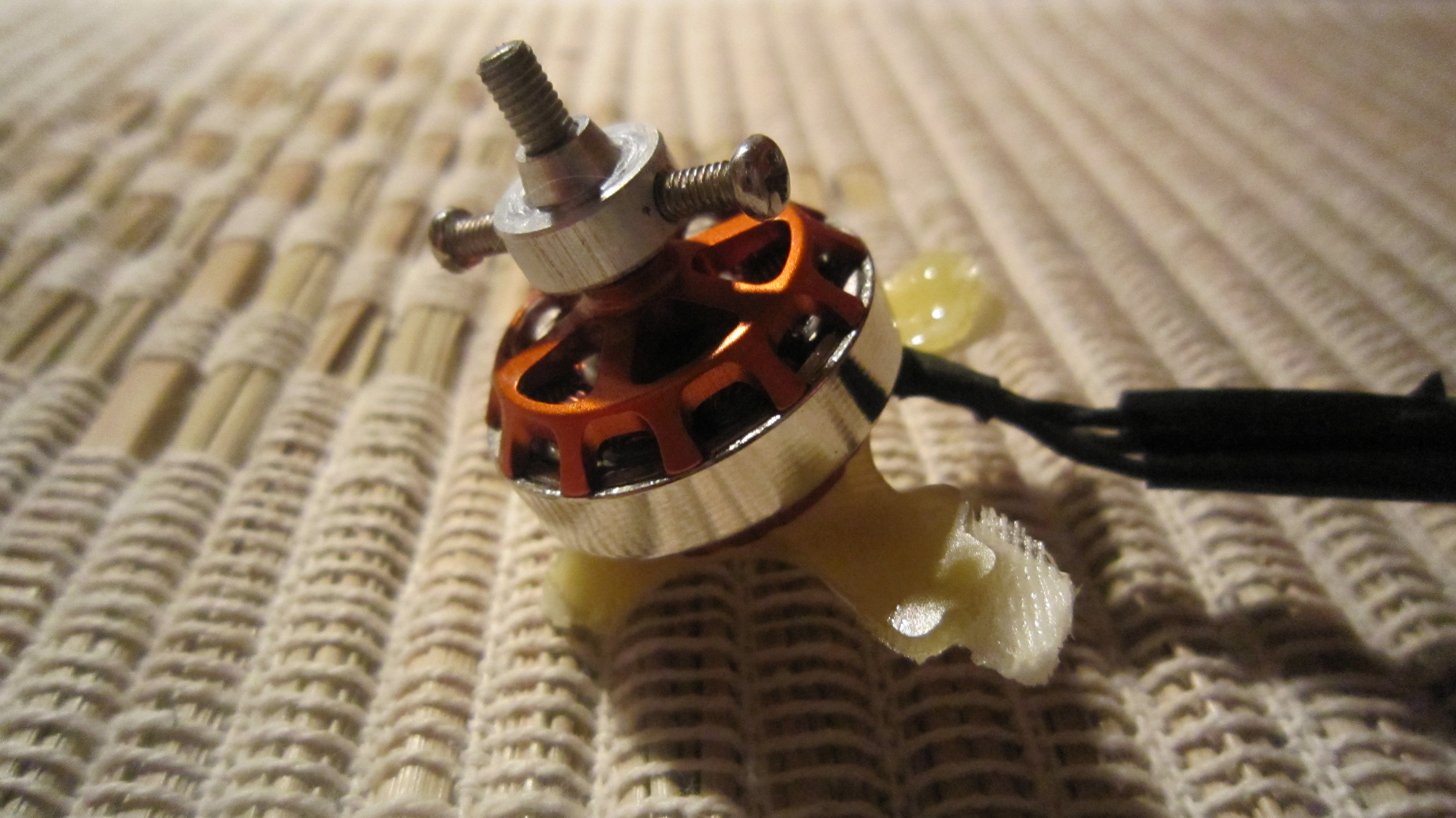 Motor Schnurzz mit Propaufnehmer (ca. 10 Flüge alt)..........29€