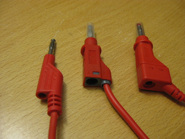 Stapelbare Stecker mit und ohne Schiebehülse