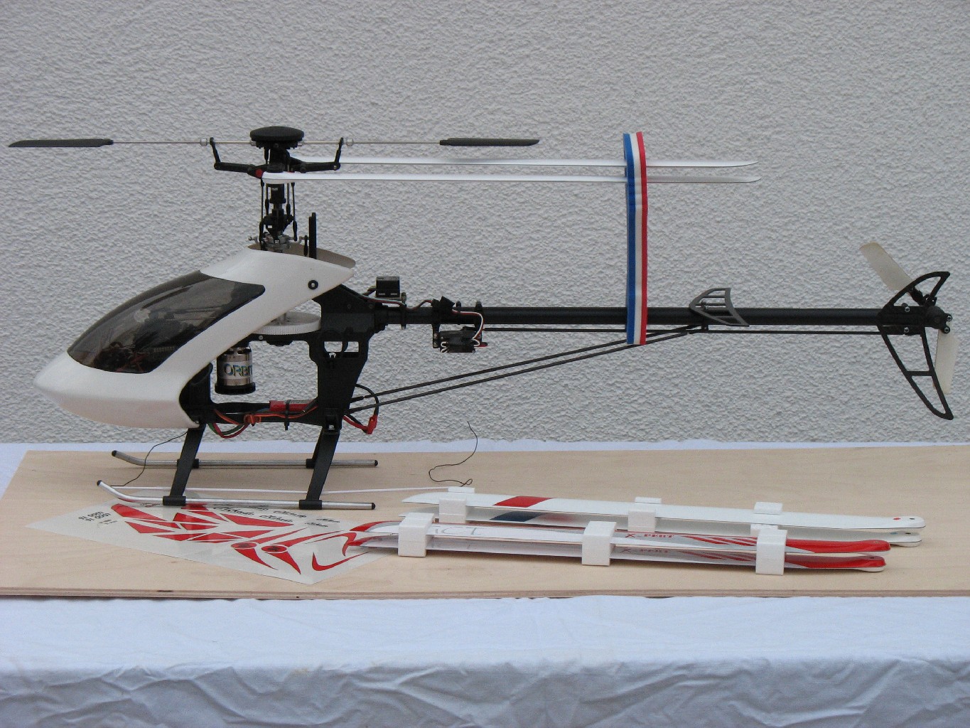 Logo 16, Seitenansicht