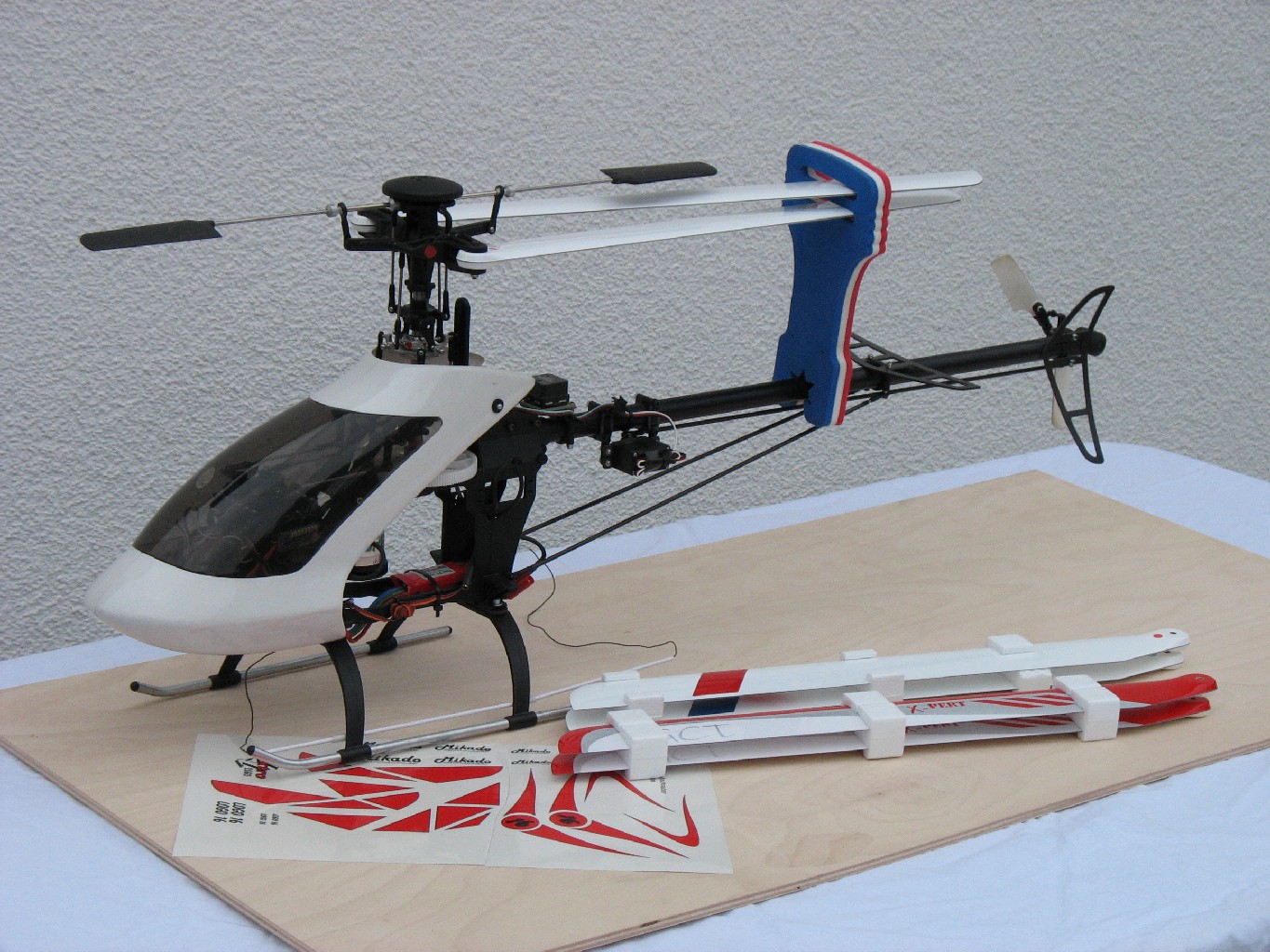 Logo 16, schräge Ansicht