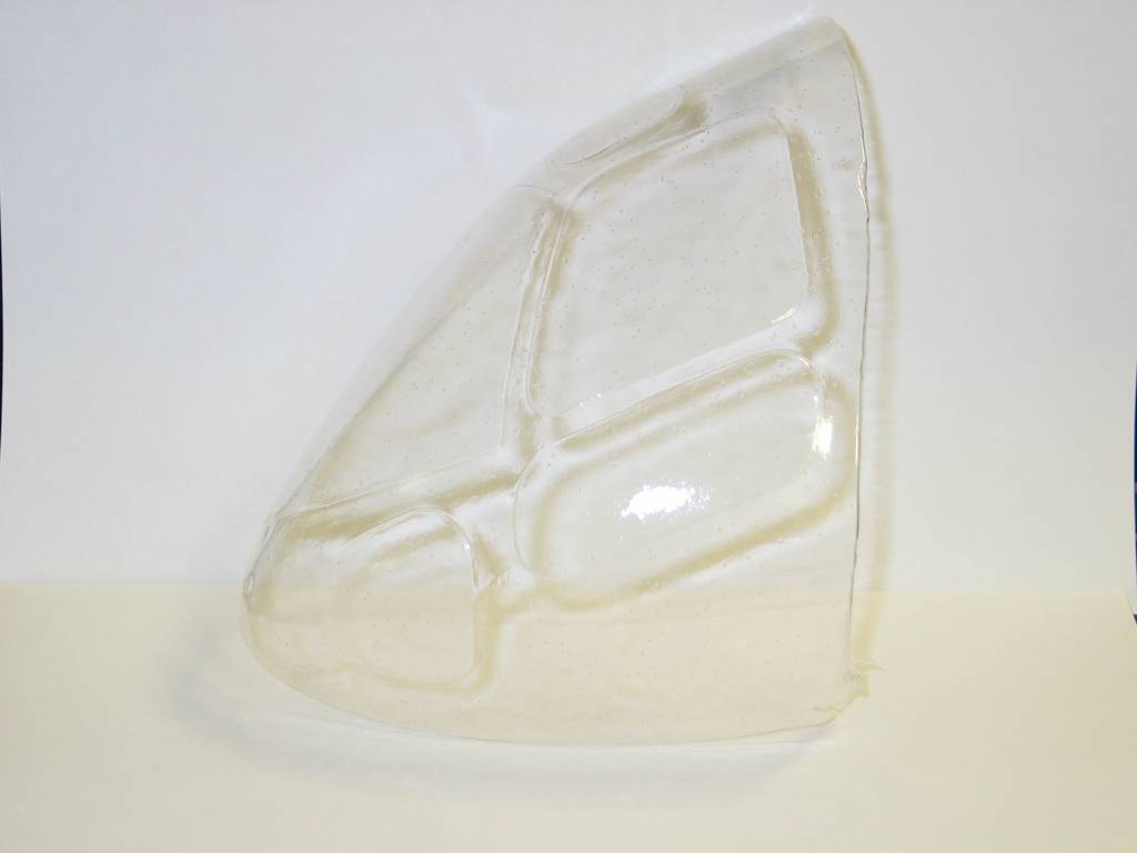 unser erster Test: Fenster für einen Logo10-Rumpf; Gipsabdruck der Nase gemacht, Fenster reingeschnitten, 1/2-Naseninnengips gemacht und flupp: