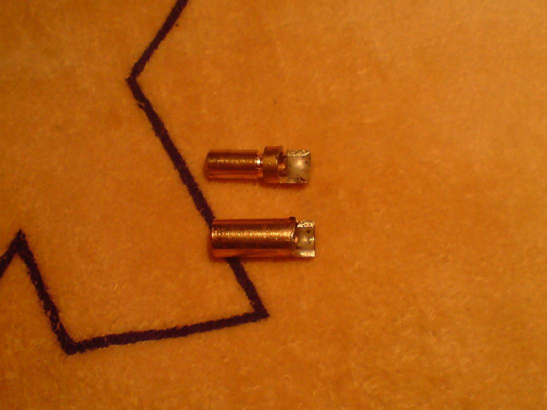 so sehen die stecker aus nachdem die kabel abgelötet worden