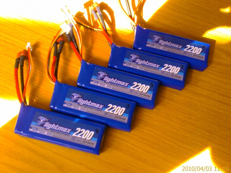 Die 5 Lipos. Gehören nicht zur Hauptauktion. Je Lipo +20 Euro Zuschlag.