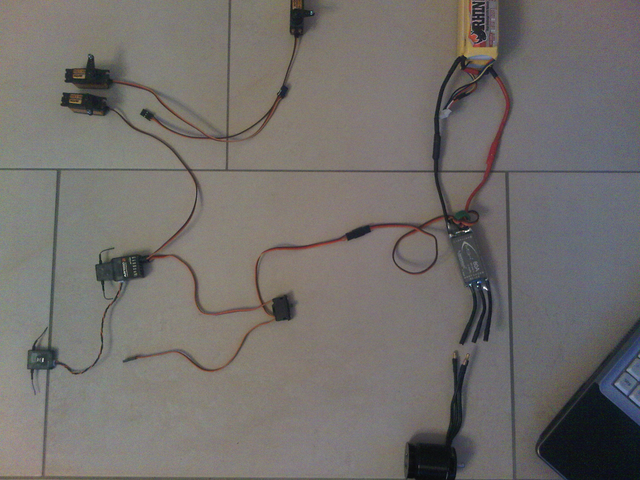 Ich habe eine DX7, AR7000, Stock Regler &amp; Motor.