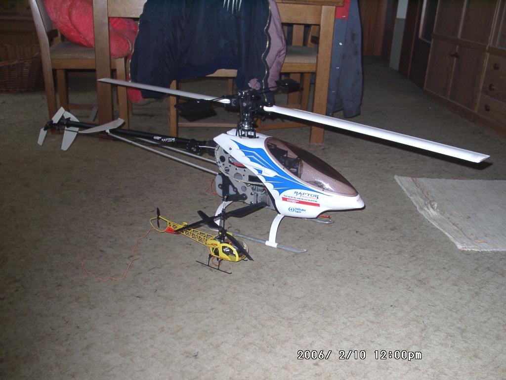 Das was hier aussieht wie ein abgefallener HeRo ist ne Bell 47g vom Vater! :-)