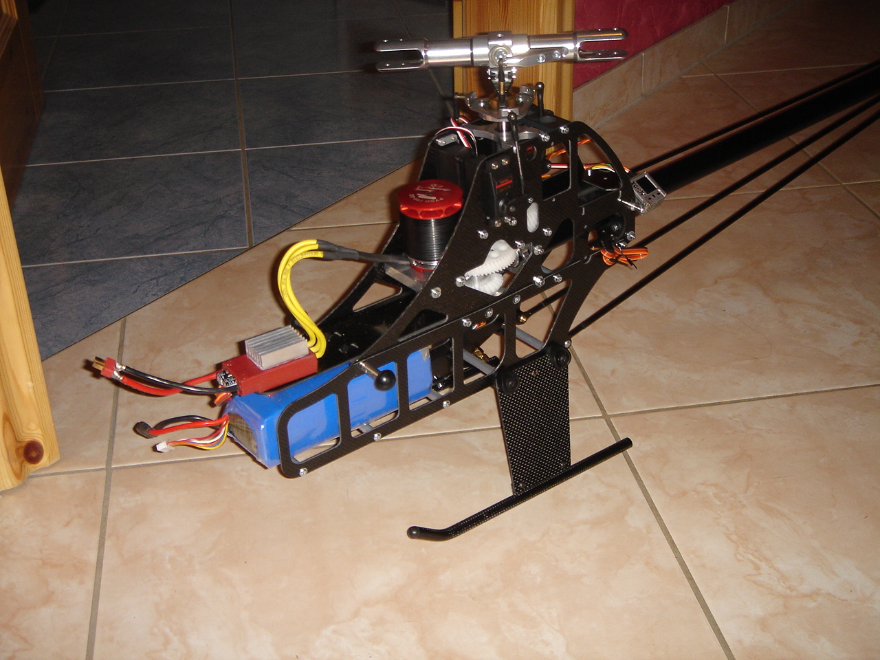 Mit 6s Zippy, damit der "Kleine" nicht dauernd umkippt.