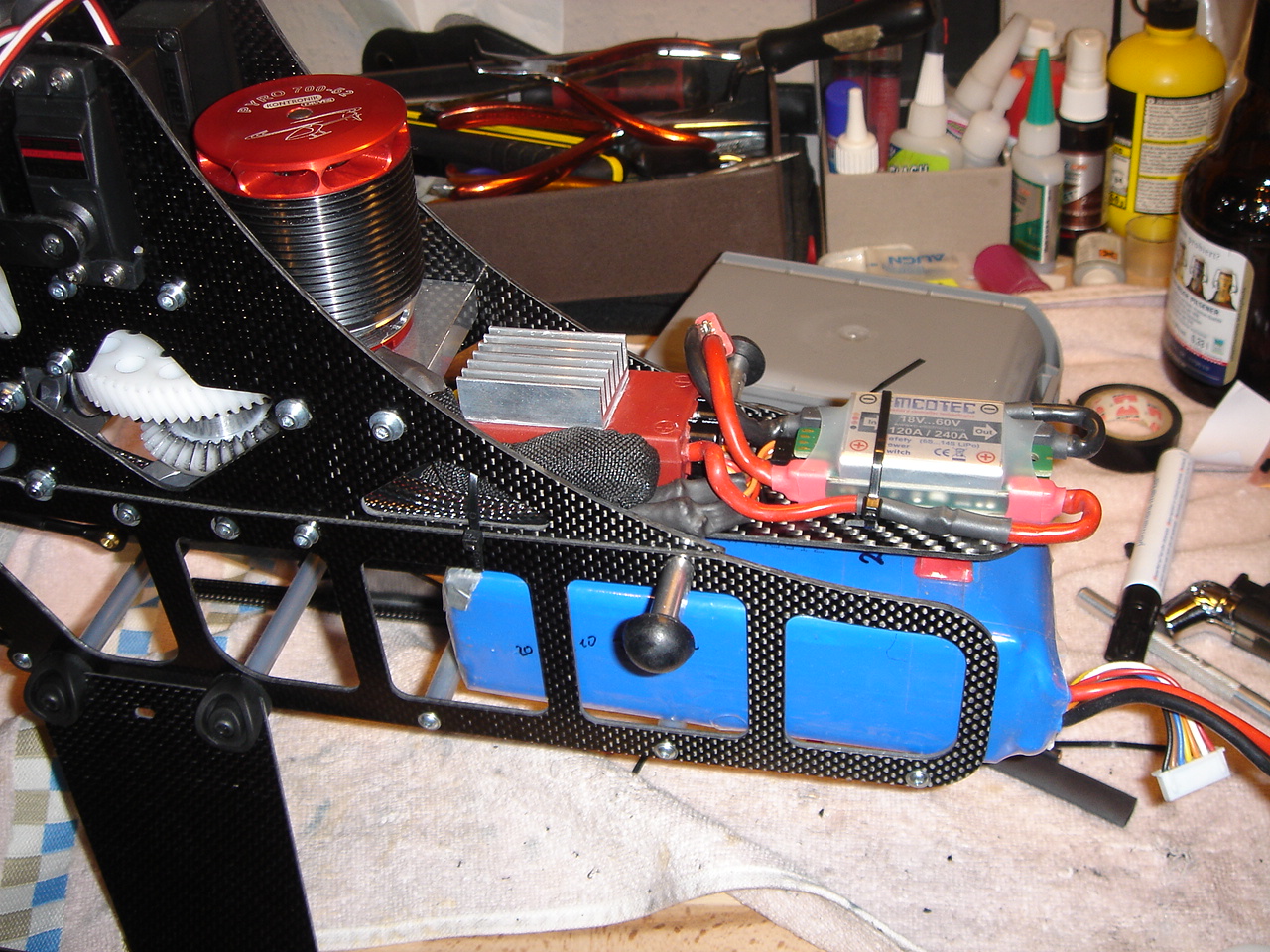 Emcotec an seinem Platz und verkabelt