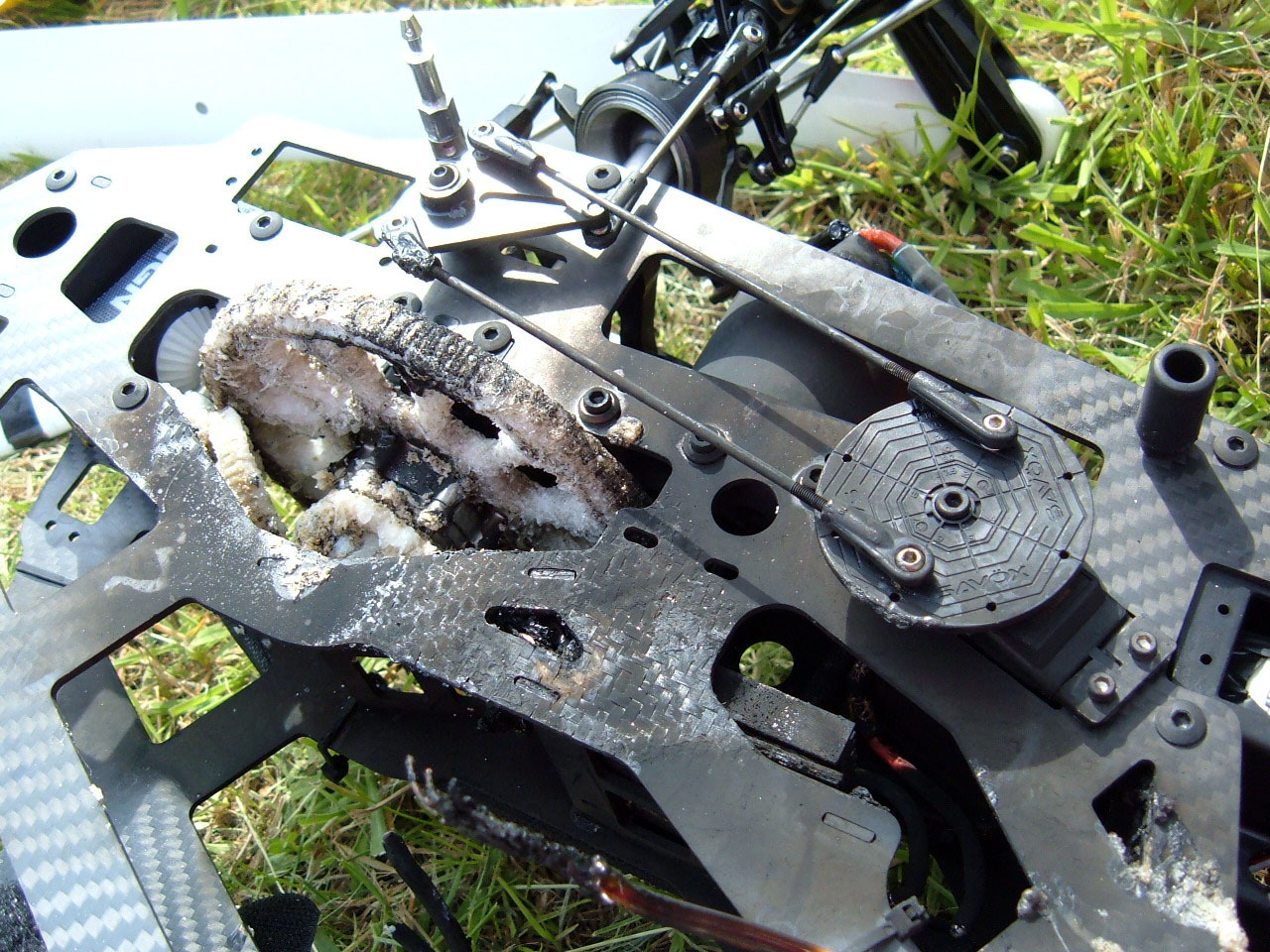 Das war mal unser T-Rex 700. Dank Unterstützung von &quot;Heli Chris&quot;  fliegt er jetzt wieder ;)