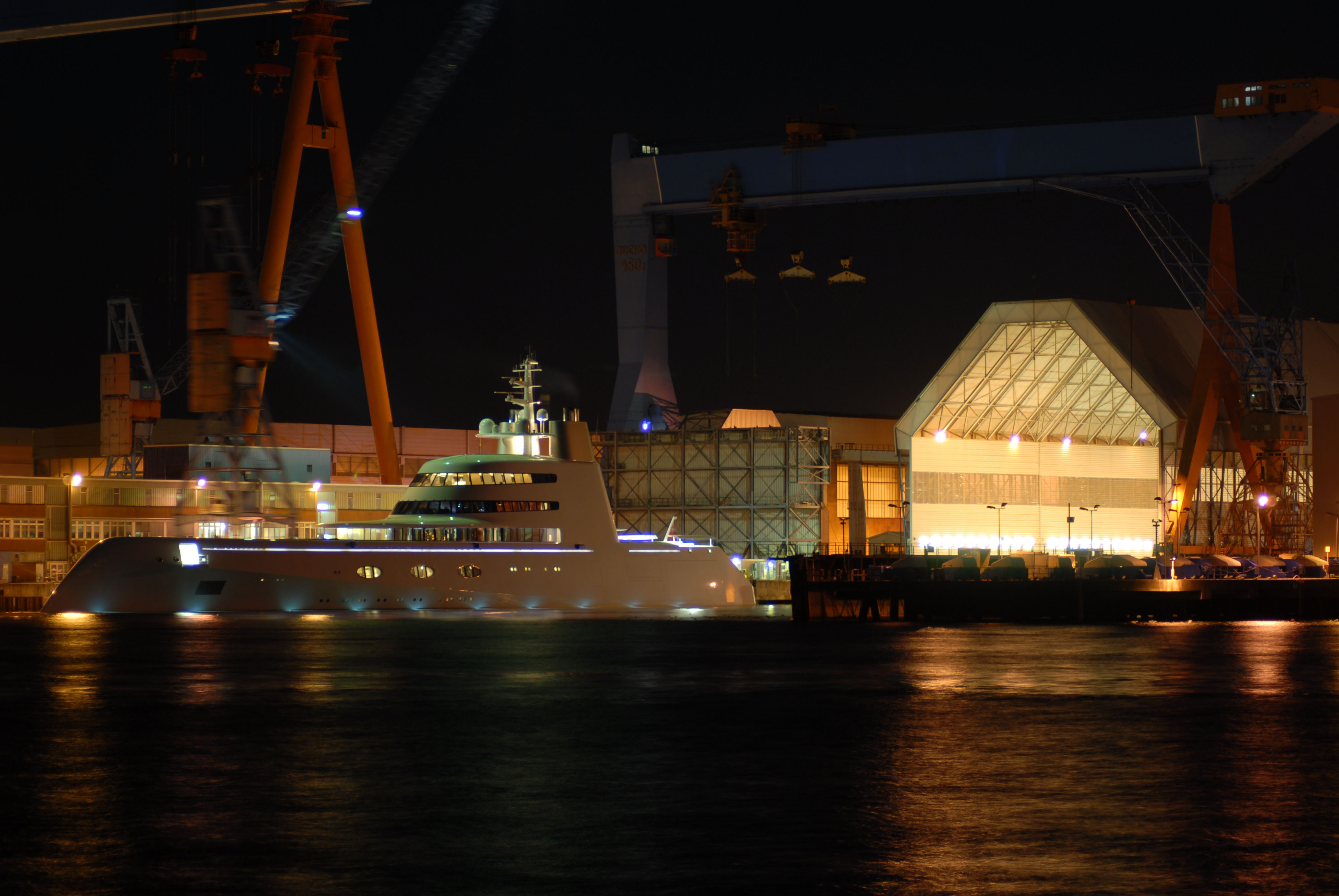 MY &quot;A&quot; am 09.10.2008 vor der Bauwerft HDW in Kiel