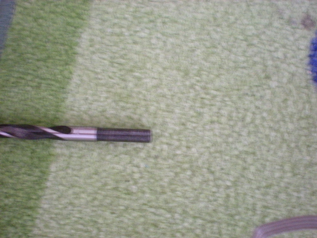 schwarzer Teil= etwas dünner <br />Silberner Teil= etwas dicker