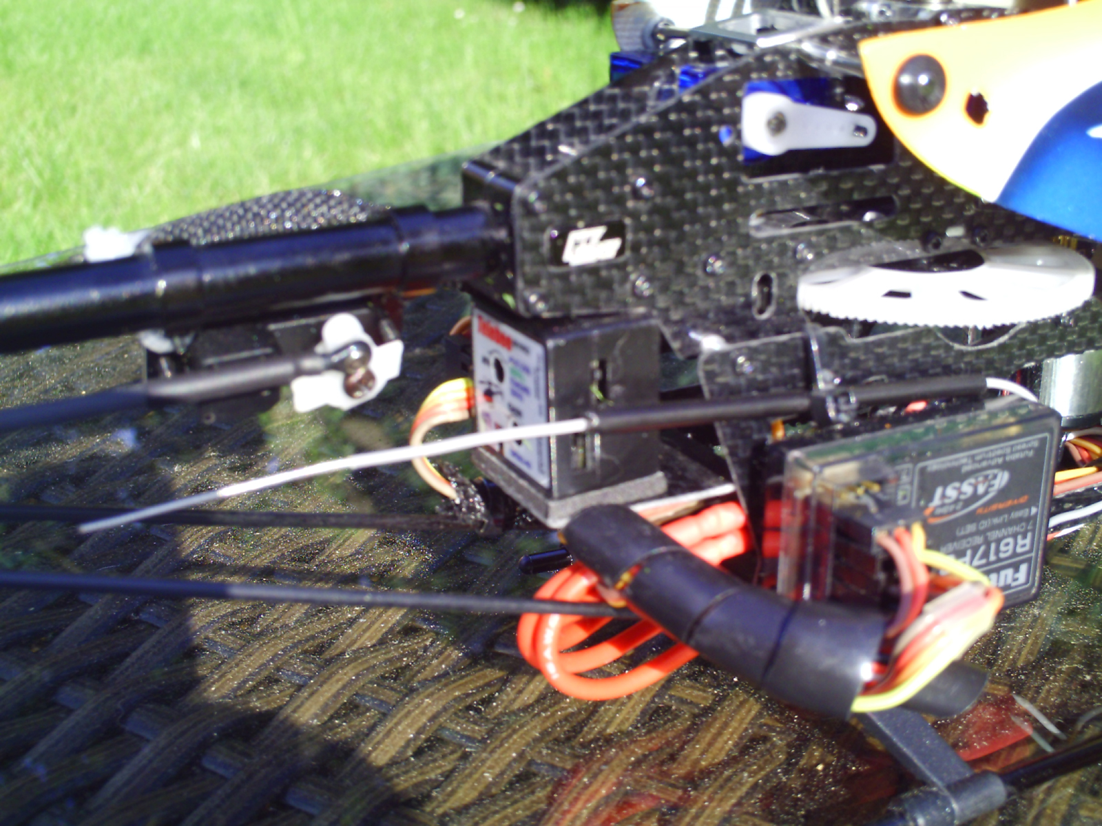 Anlenkung habe ich bei 4mm eingebohrt==>>Fazit Heck steht still