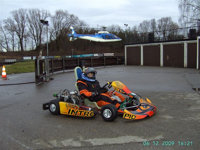 Tobias GO-Kart 6.12.09 mit Hubschrauber 016.jpg