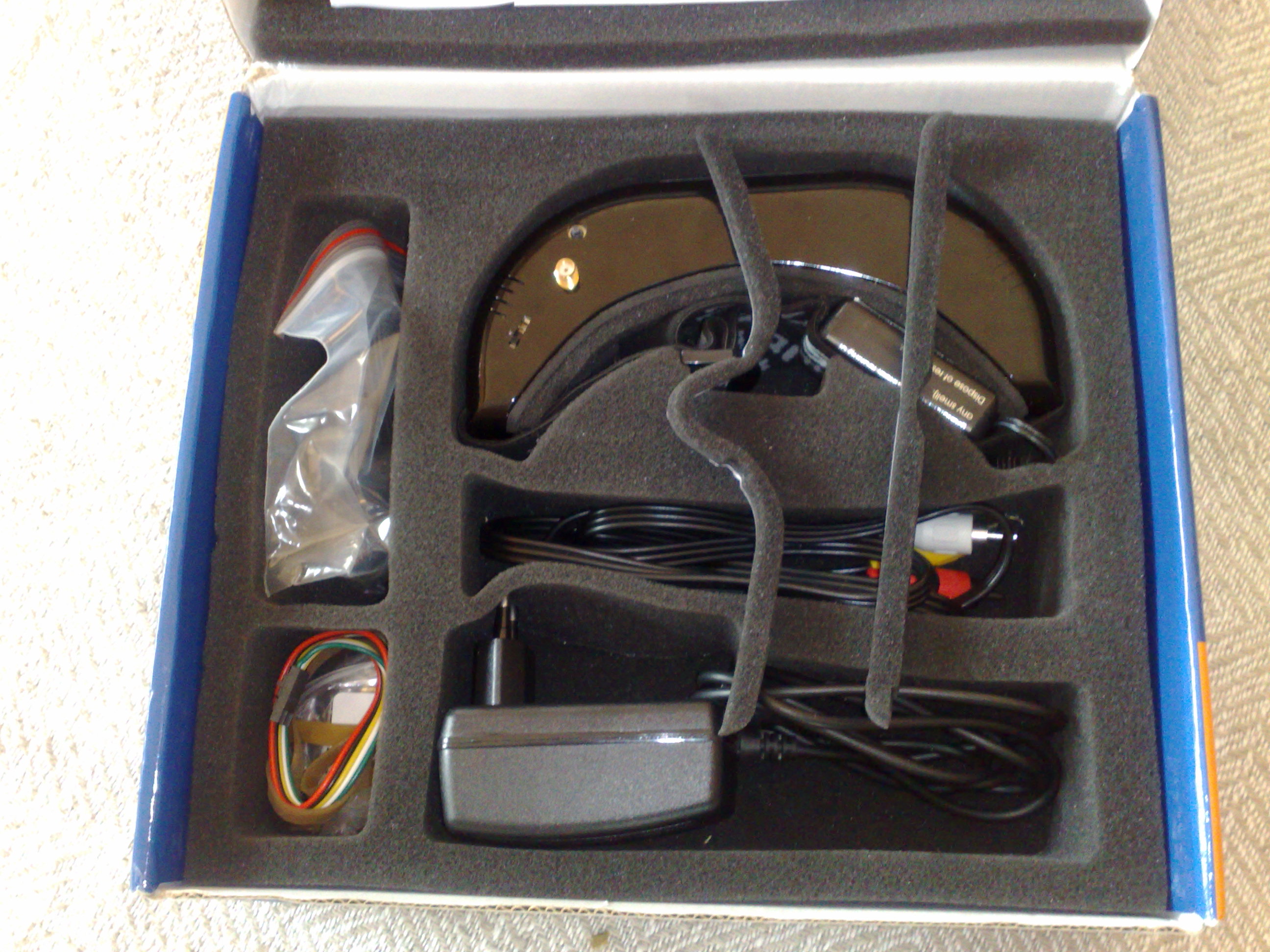 Fatshark 2.4GHz mit 10mW Empfänger, Lipo und Ladegerät für die Brille (RCV922)