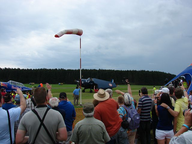Nochmal die Grumman mit eingeklappten Flügeln
