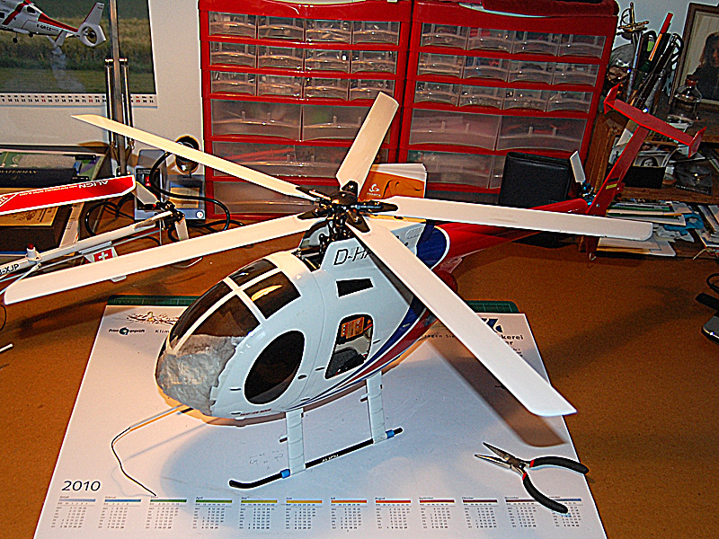 Die Blätter am Heli montiert