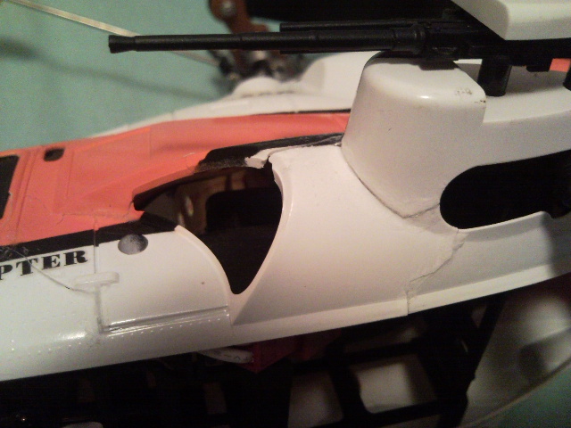 Linkes Fahrwerk rausgebrochen, und Fahrwerksschacht hatte mehrere Risse.