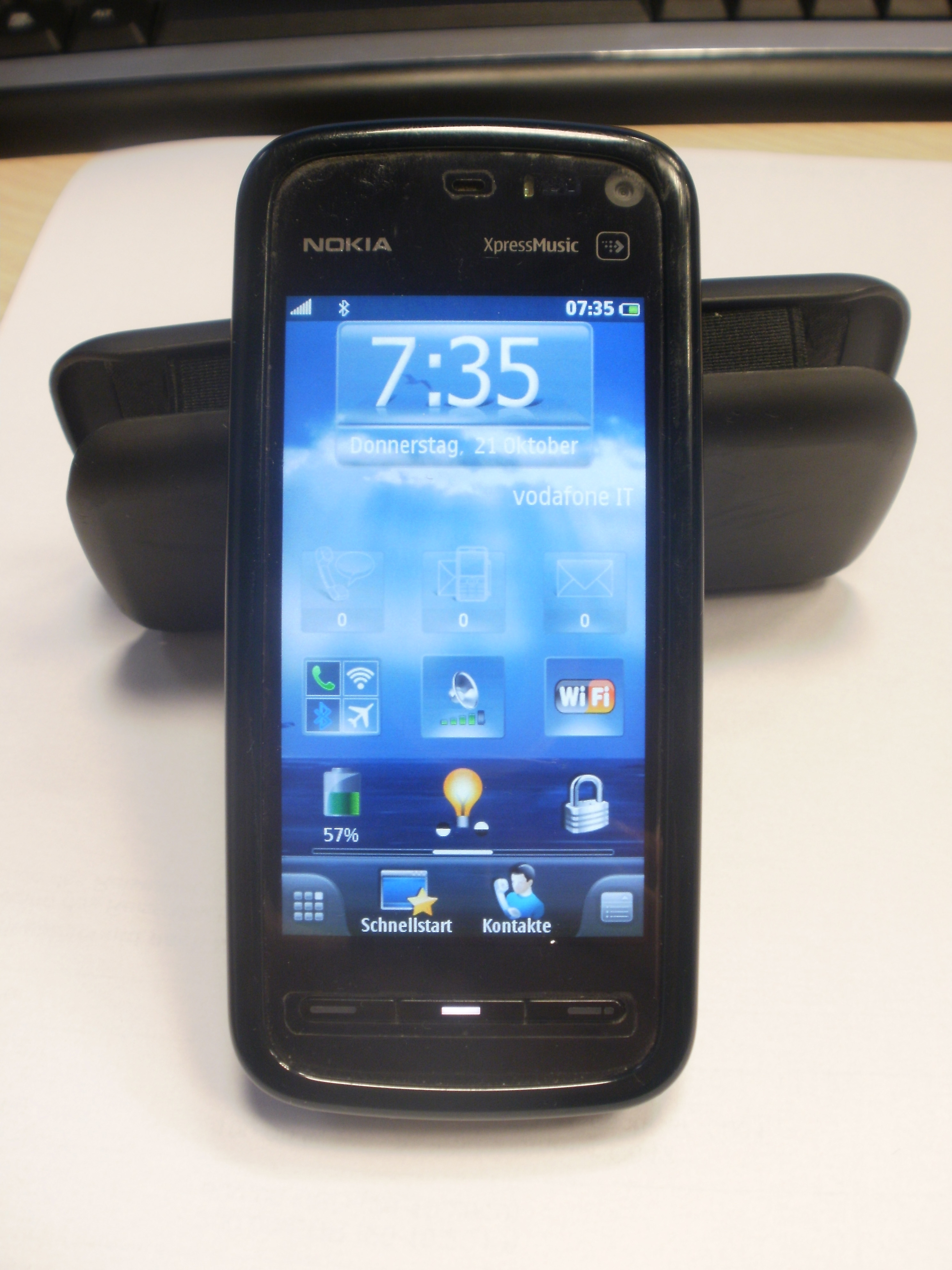 Uhr mit SMS- und Emailnachrichten