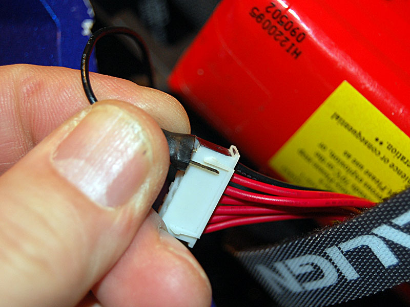 Kabel mit Widerstand am Balanceranschluss. das zweite &quot;Beinchen&quot; dient nur zur Führung.