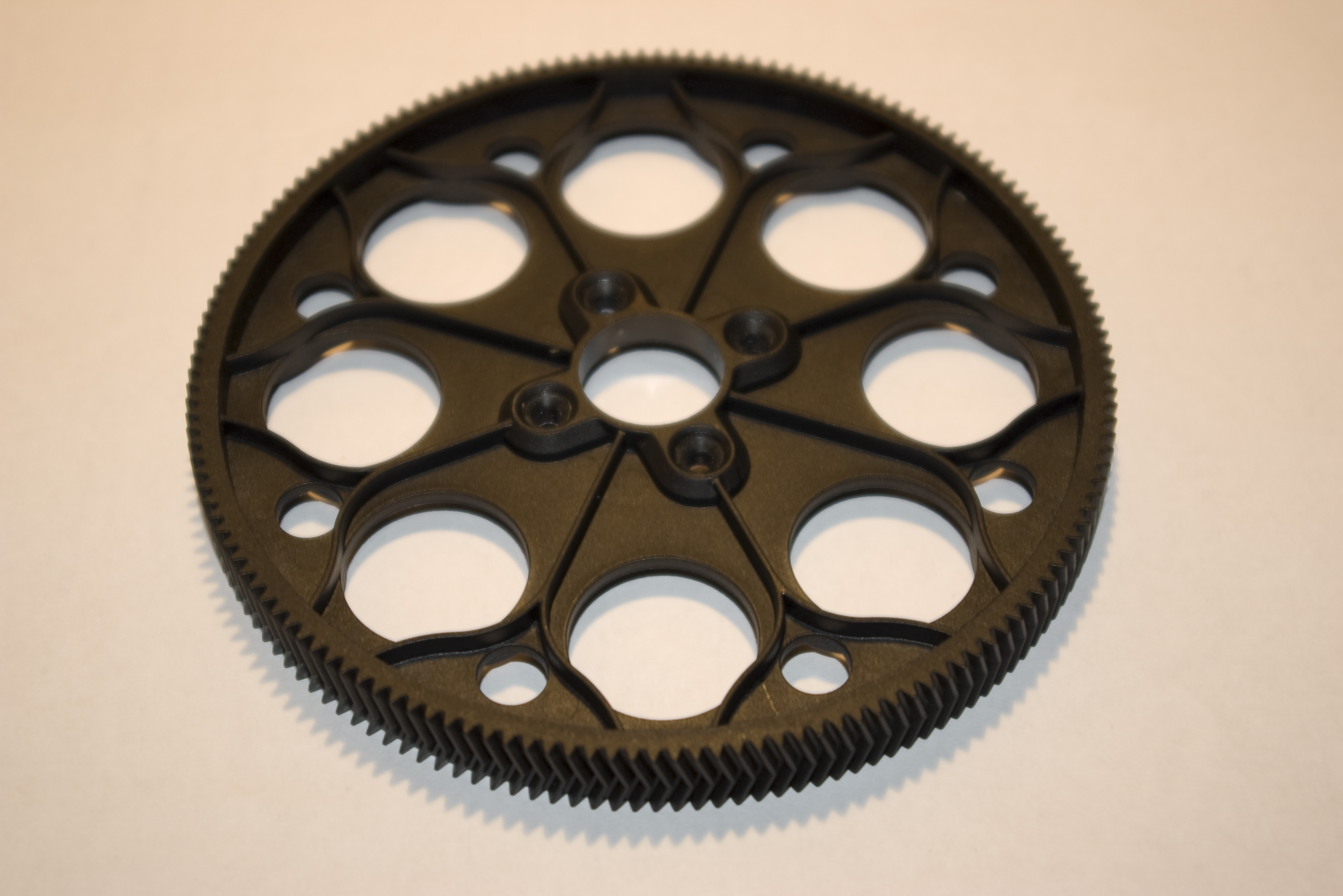 Mikado Hauptzahnrad mit Pfeilverz. 153 Z. Mod. 07 (5 Flüge alt) (Artikel-Nr.: 04094)