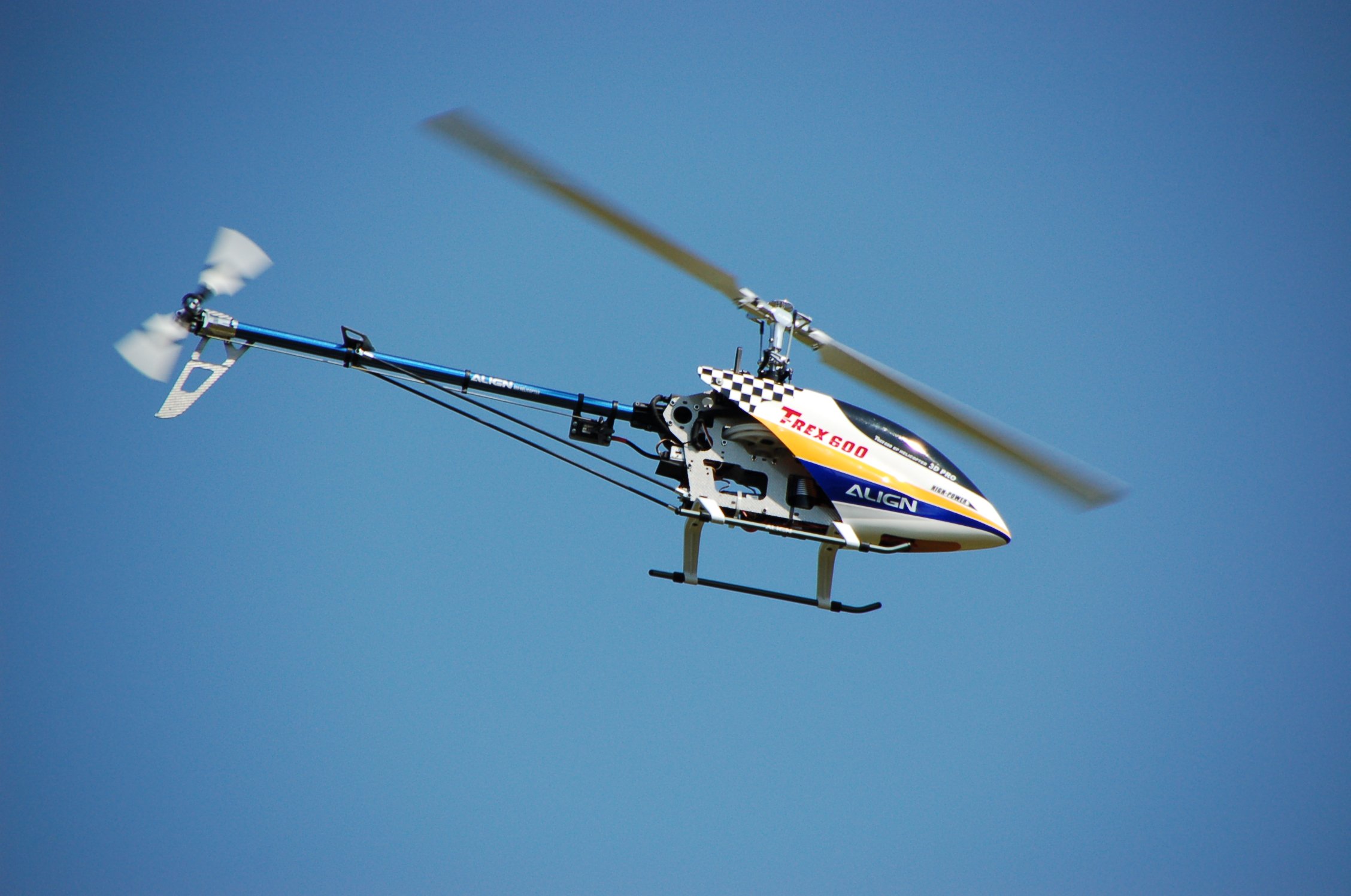 T-Rex 600 im Flug.jpg