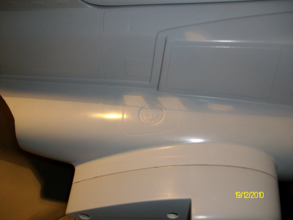 Auch die Klappe mit dem Tankstutzen auf der anderen Seite ist nicht an der richtigen Position eingearbeitet