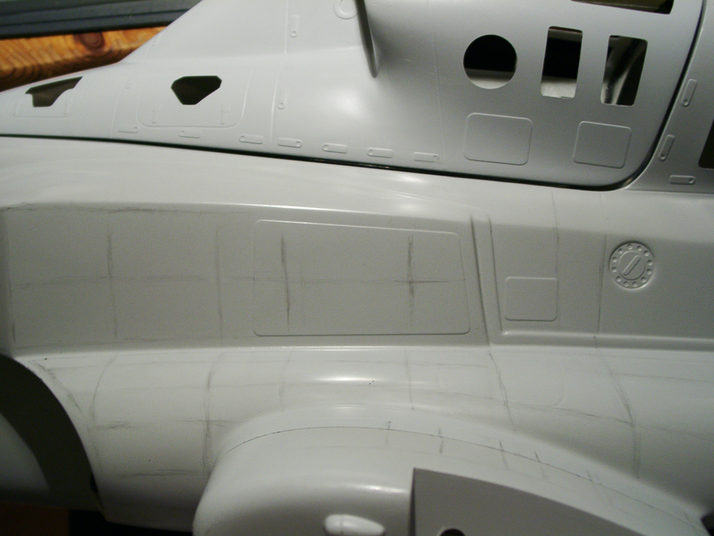 Die Seitenklappe, in der sich die Flares befinden, ist nicht breit genug, beim Original ist sie breiter