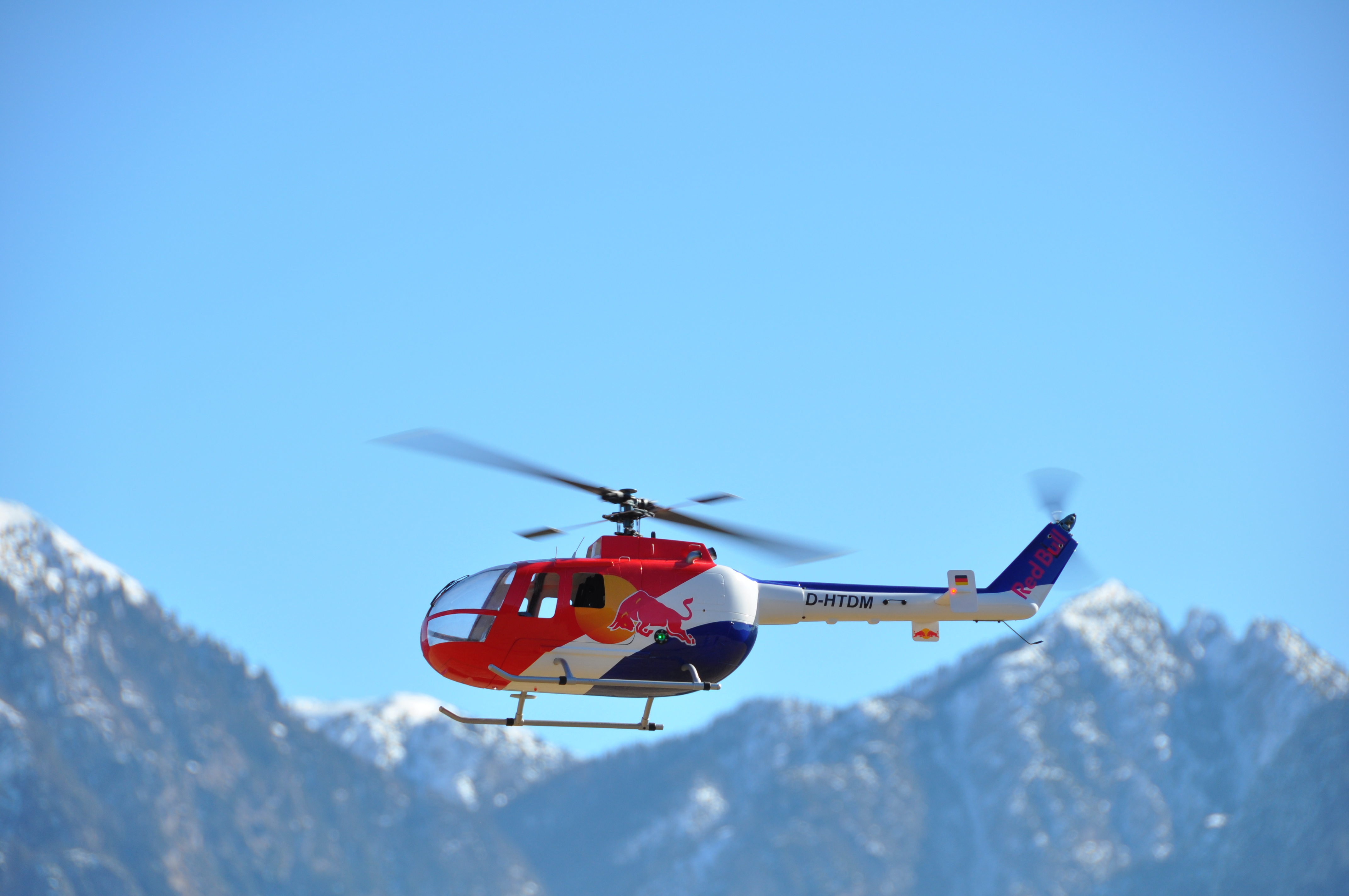 Messerschmitt-Bölkow-Blohm BO-105 vor dem Schlern (Südtirol)