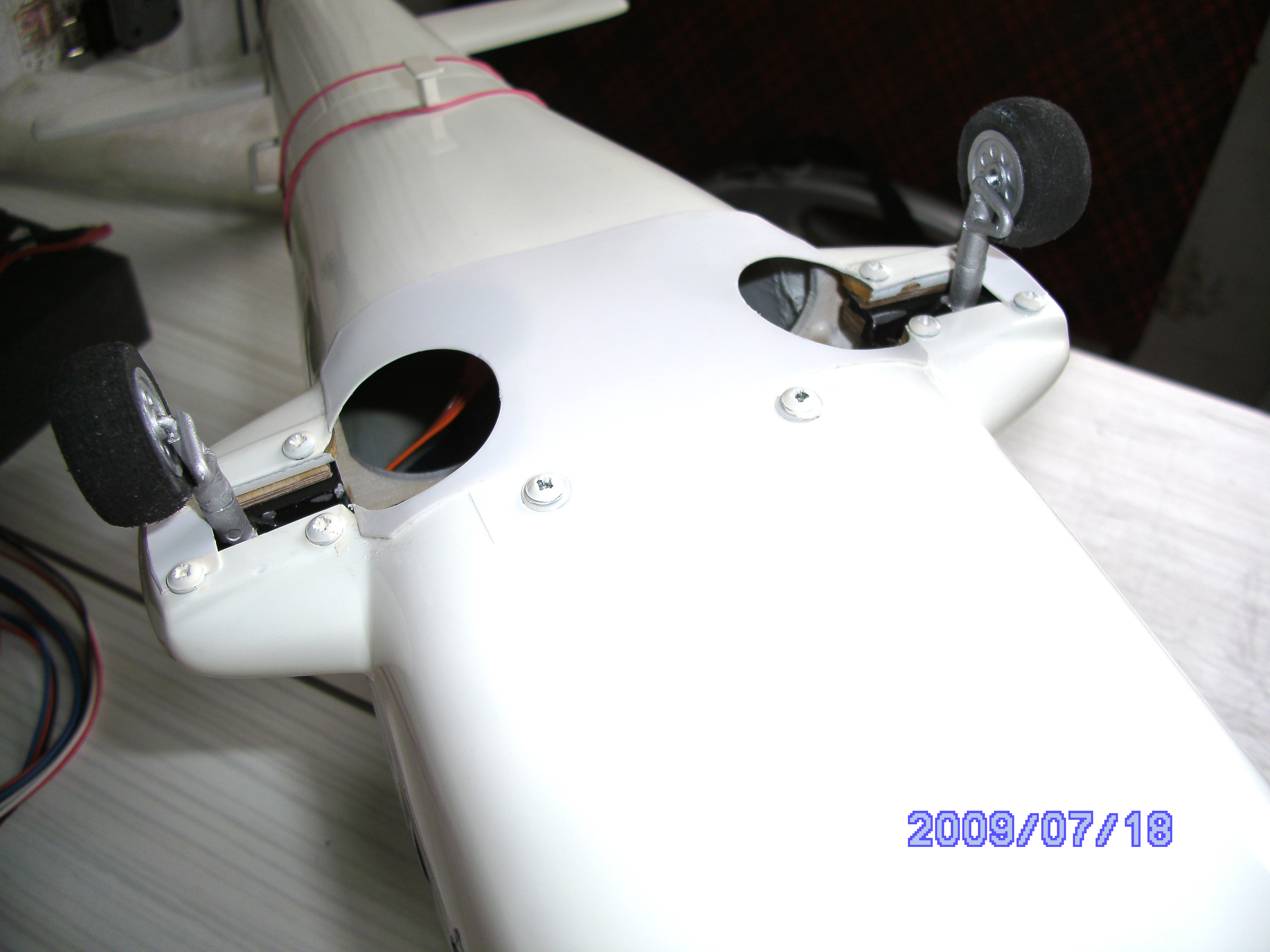 A-109 Änderung ,Fahrgestell,Heck-Prop 009.jpg