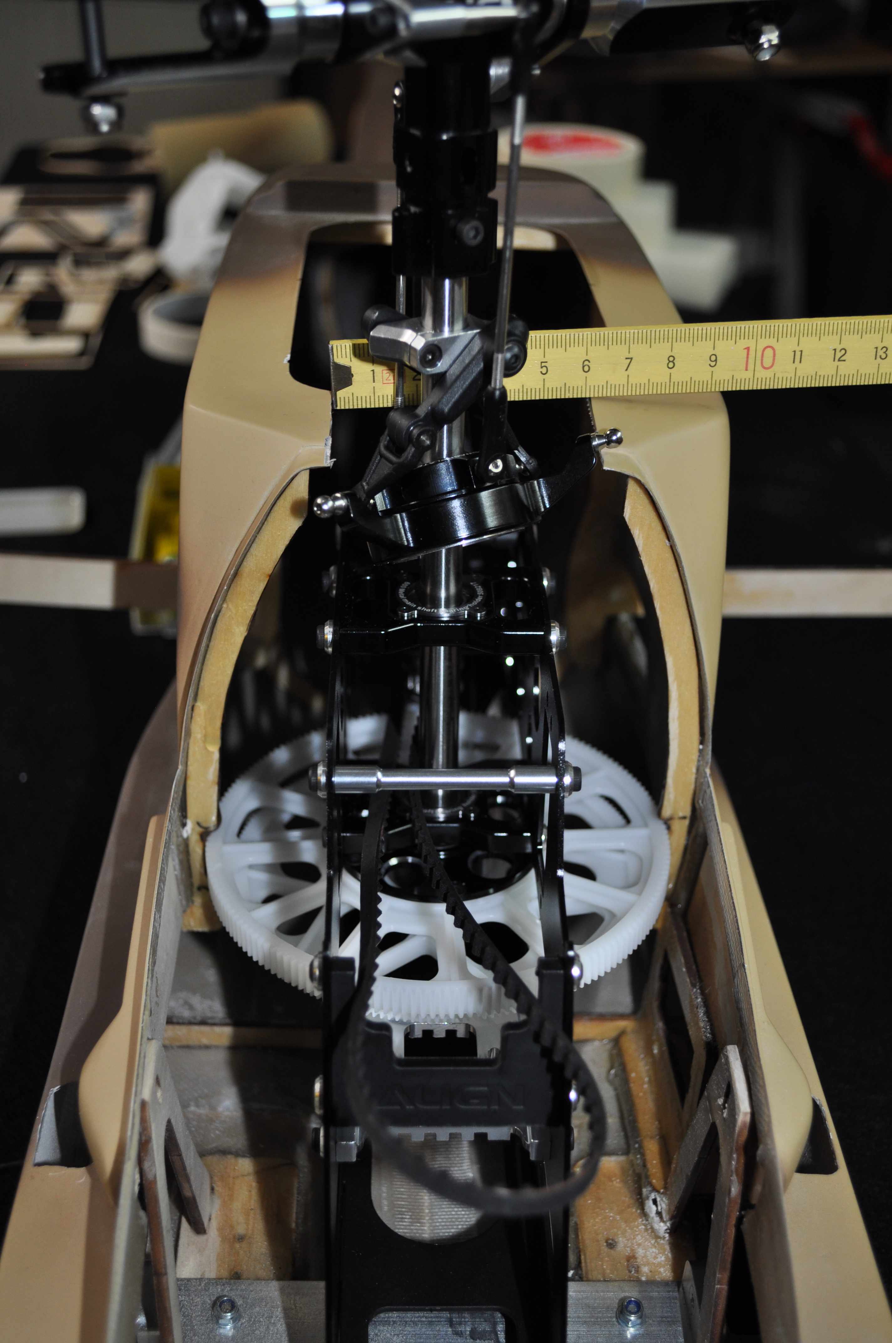 aufgebogener Rumpf beim Durchschieben der Mechanik