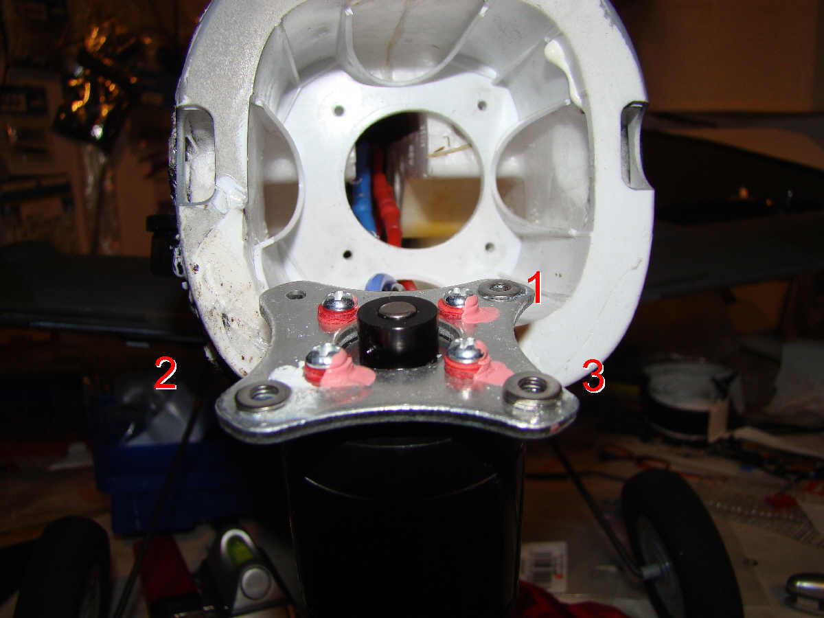 Mit Unterlegscheiben, die ich angeklebt habe, ausgerichtet