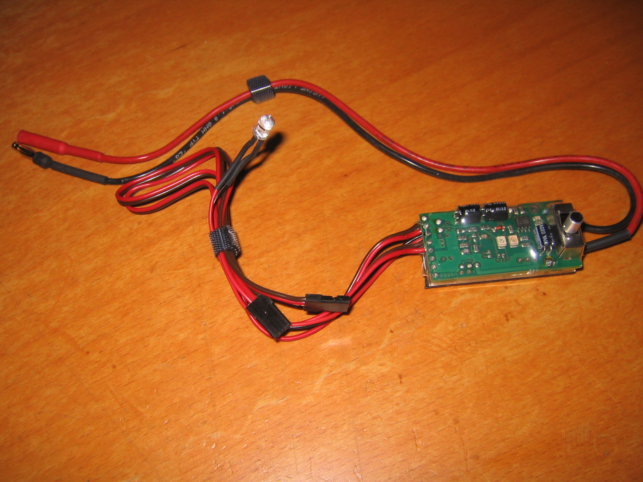 [40€] BEC 15A(40A max) Helitron VS-5P.JPG