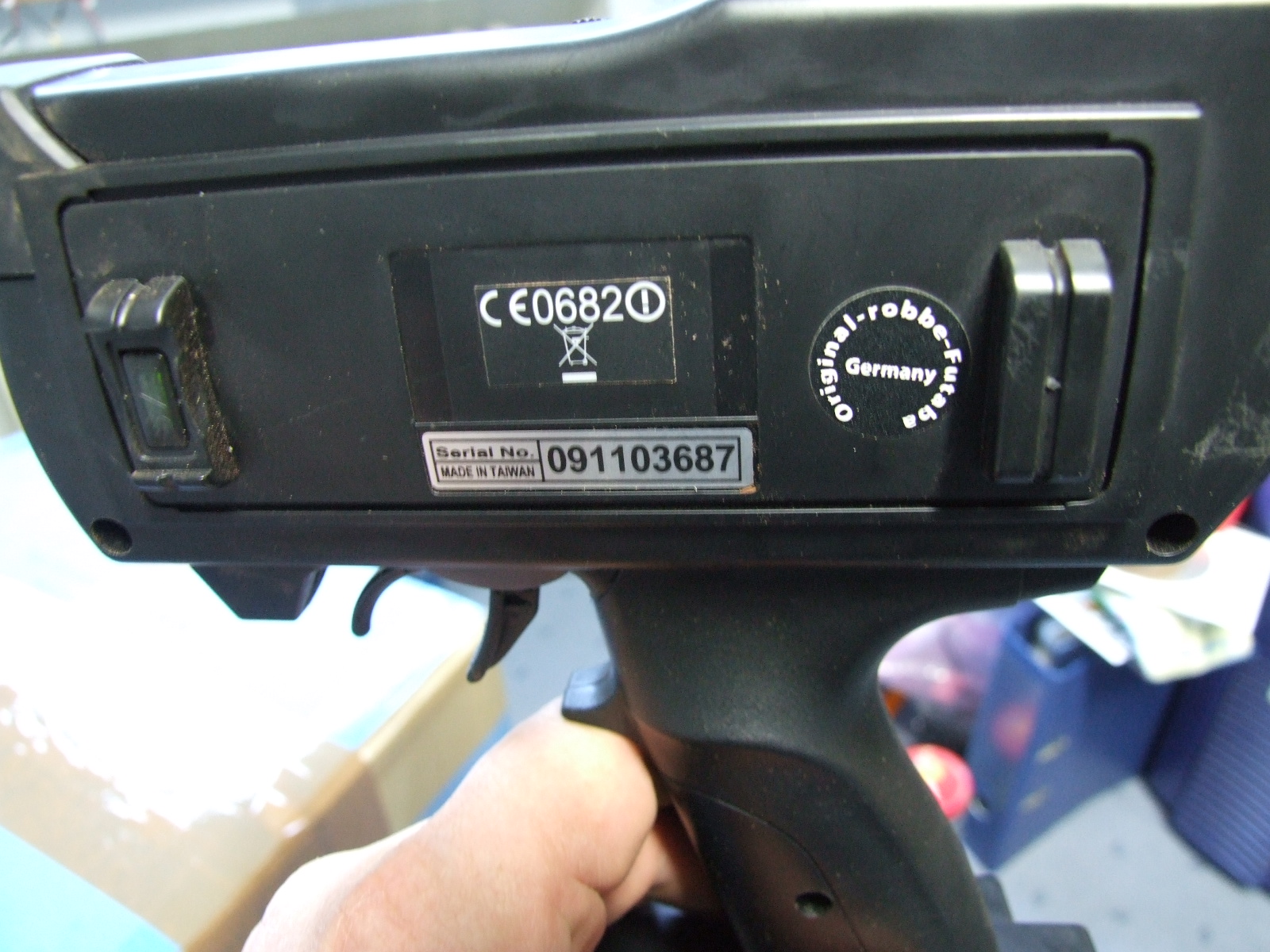 Die Rückseite mit Robbe Siegel und Seriennummer: