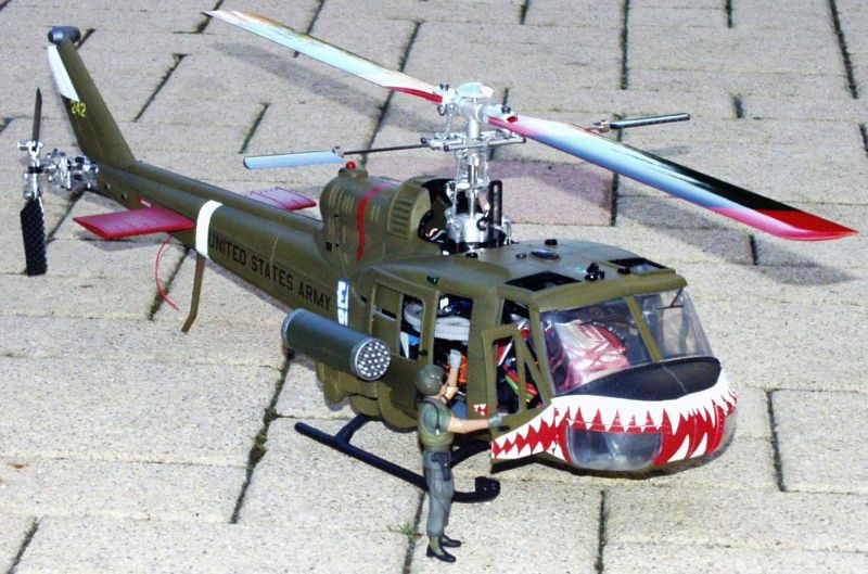 UH1-ganz.jpg